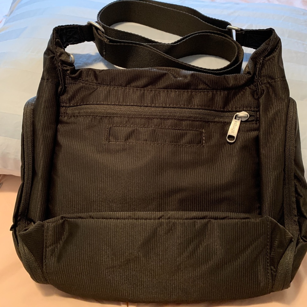 eBags Piazza Crossbody Bag/Purse. NEW. Dark olive.